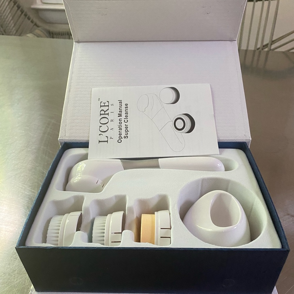 L'Core Paris Face and Body Brush Cleansing System – Exfoliating Facial Brush New